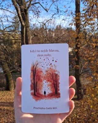 Někdy je toho v hlavě tolik, že už nevíme kudy dál. Myšlenky se motají dokola, řešení nikde. A pak stačí obout boty a jít....